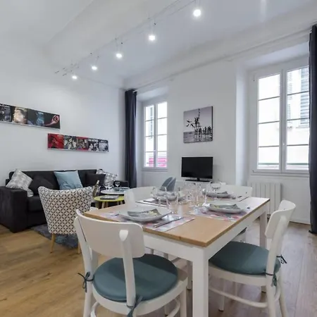 Large One Bedroom Flat In The Old Town アパート ニース