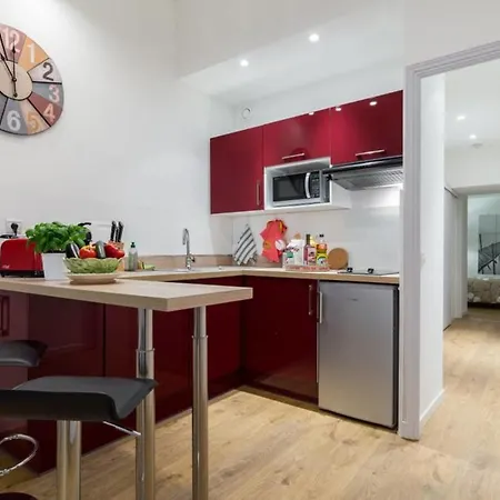 Large One Bedroom Flat In The Old Town ニース