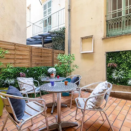 Large One Bedroom Flat In The Old Town ニース