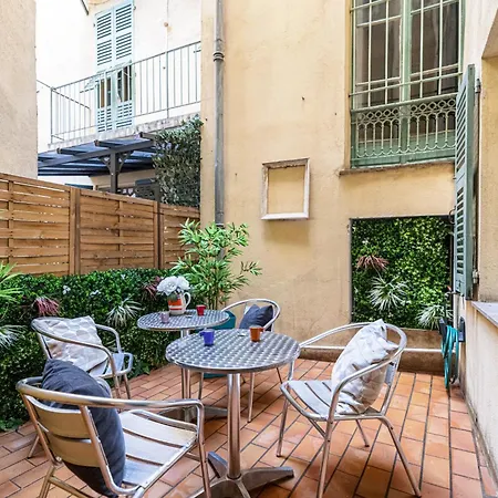 アパート Large One Bedroom Flat In The Old Town ニース